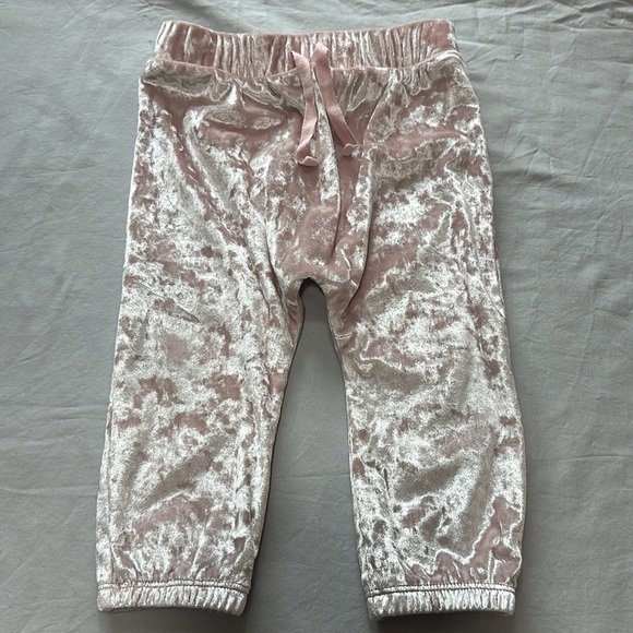 Tucker + Tate - 2 piece velour outfit. Size 18 months - Picture 5 of 6